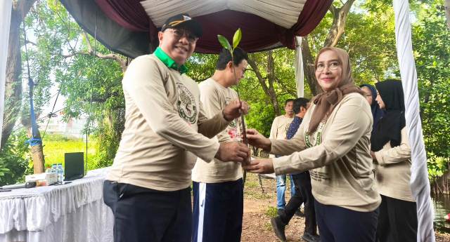Penanaman Bibit Mangrove HUT ke-58 KADIN DKI